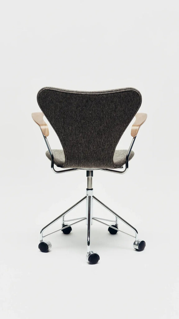 Series 7™ Swivel Armchair in a room setting