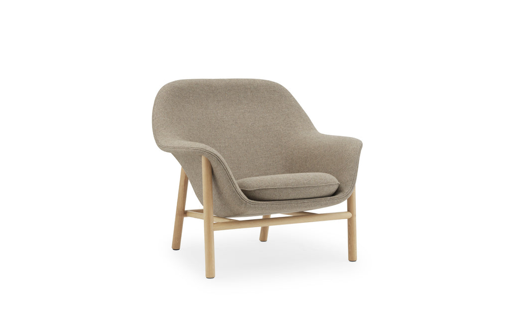 Drape Lounge Chair Low (Oak)
