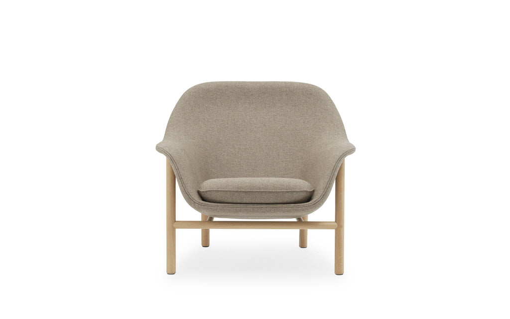 Drape Lounge Chair Low (Oak)