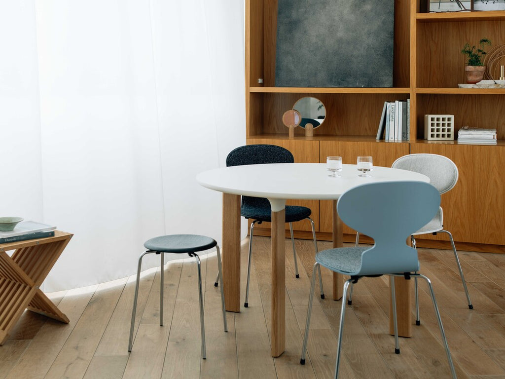 Analog table in a room, Fritz Hansen