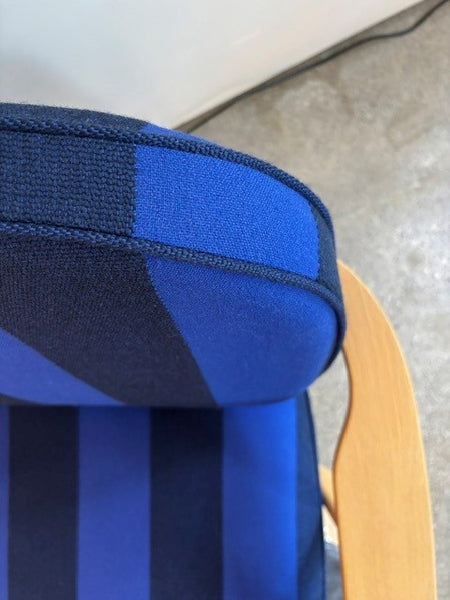 Fred™ lounge chair, blue stripe