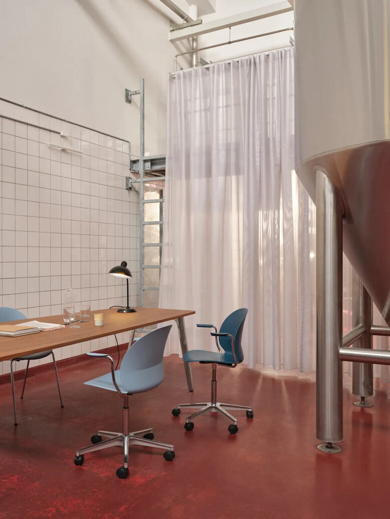 Pluralis Table, Tapered in a room setting