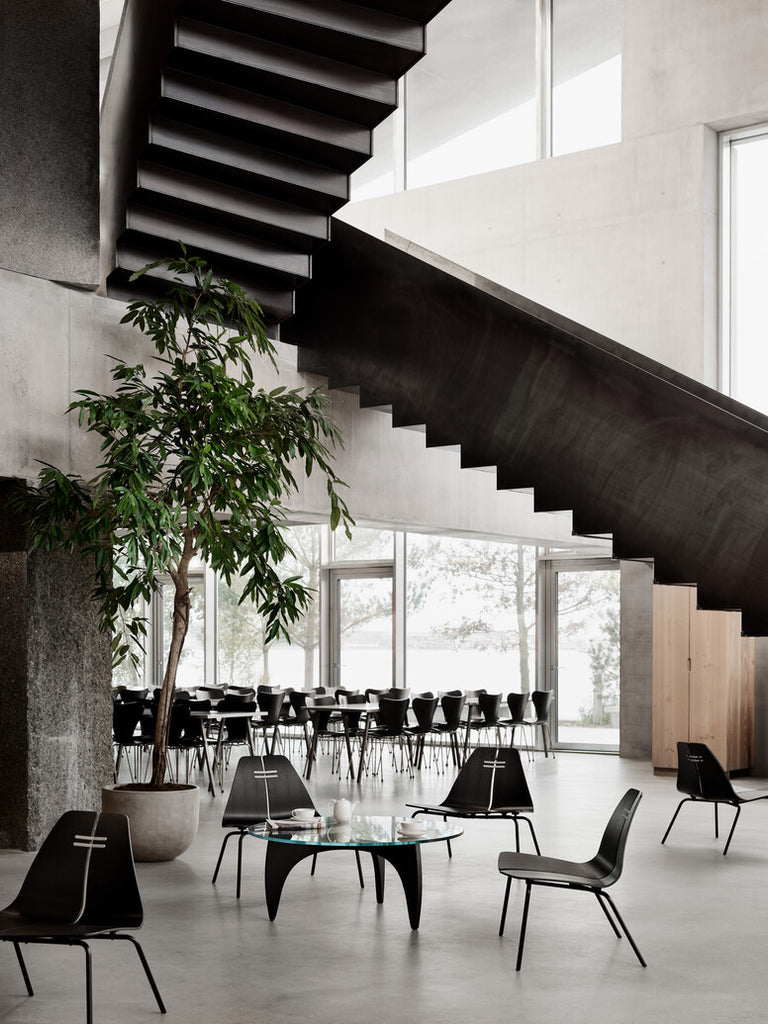 PK23 Chair in a room setting
