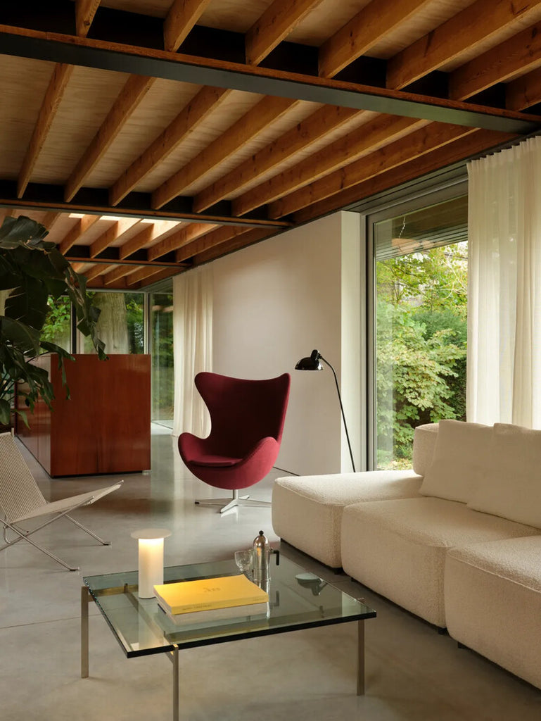 PK4 Chair in a room setting