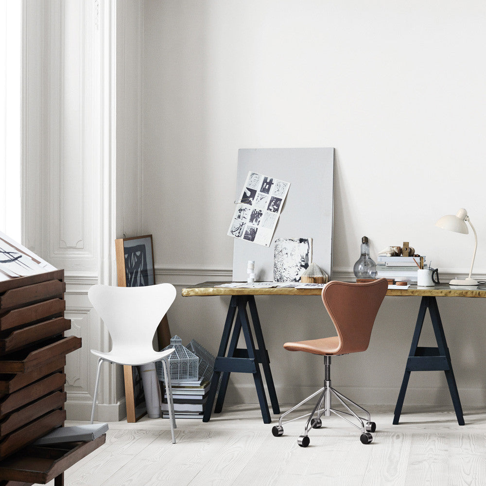 Fritz Hansen Series 7 Swivel Chair